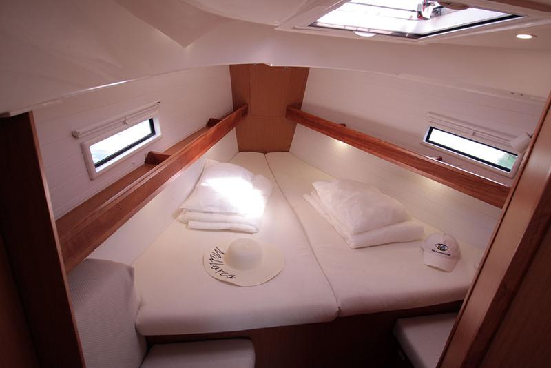 Book yachts online - sailboat - Bavaria Cruiser 40 - Tesoro - rent