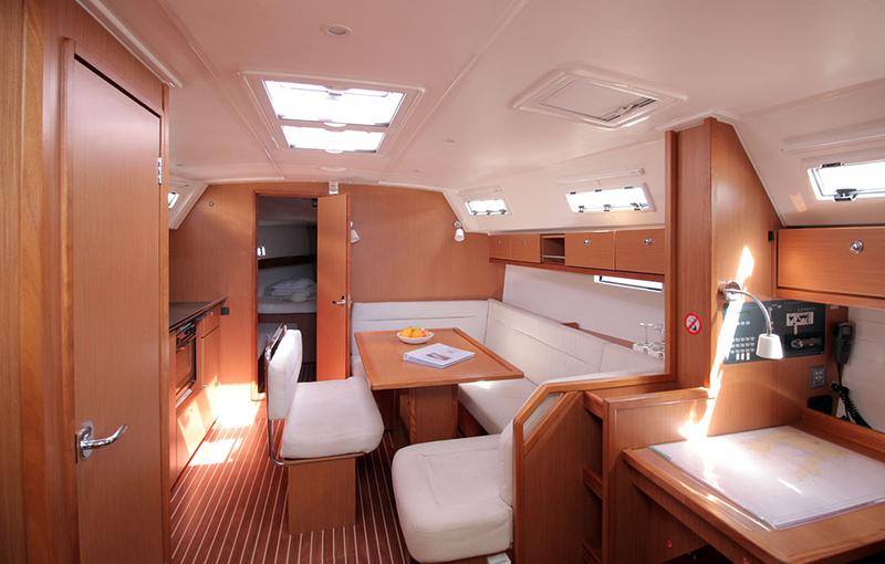 Book yachts online - sailboat - Bavaria Cruiser 40 - Tesoro - rent