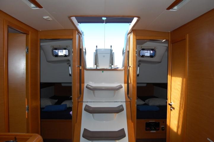 Book yachts online - sailboat - Sun Odyssey 519 - Alboran Champagne (Radazul) - rent