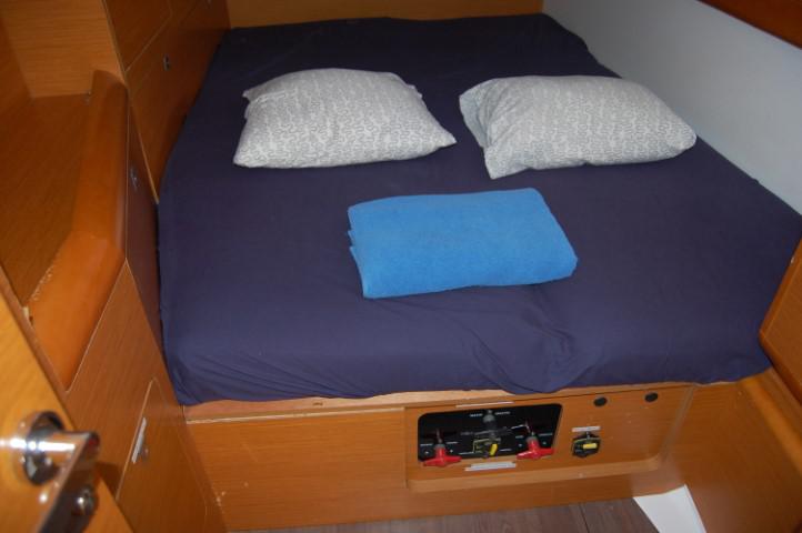 Book yachts online - sailboat - Sun Odyssey 519 - Alboran Champagne (Radazul) - rent