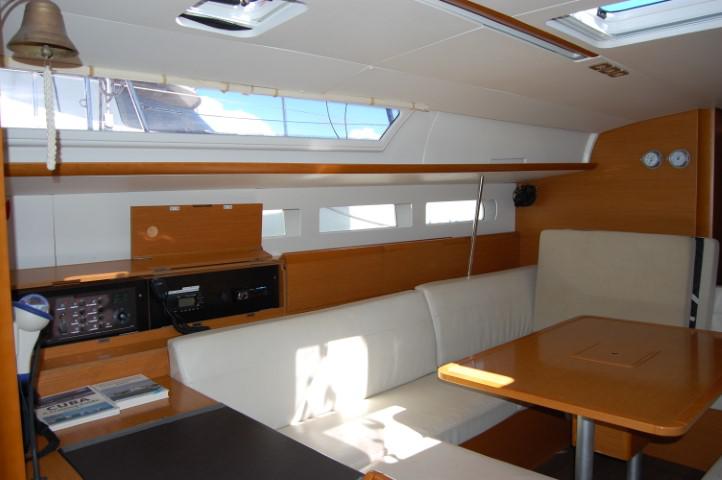 Book yachts online - sailboat - Sun Odyssey 519 - Alboran Champagne (Radazul) - rent