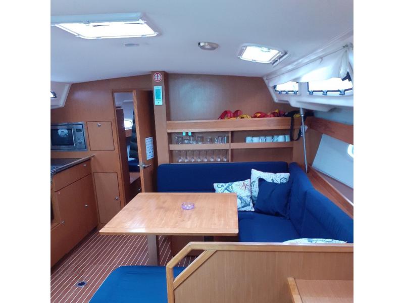 Book yachts online - sailboat - Bavaria 43 Cruiser - Beta  - rent
