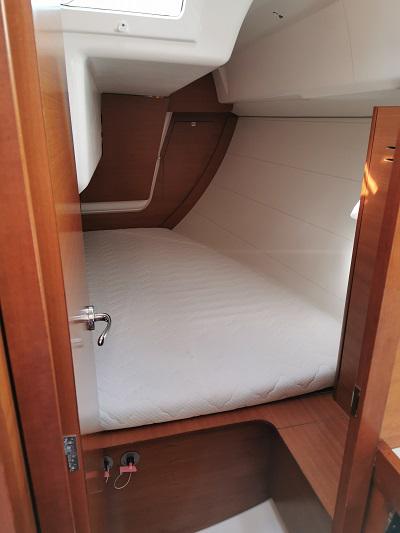Book yachts online - sailboat - Dufour 350 GL - Sinica - rent