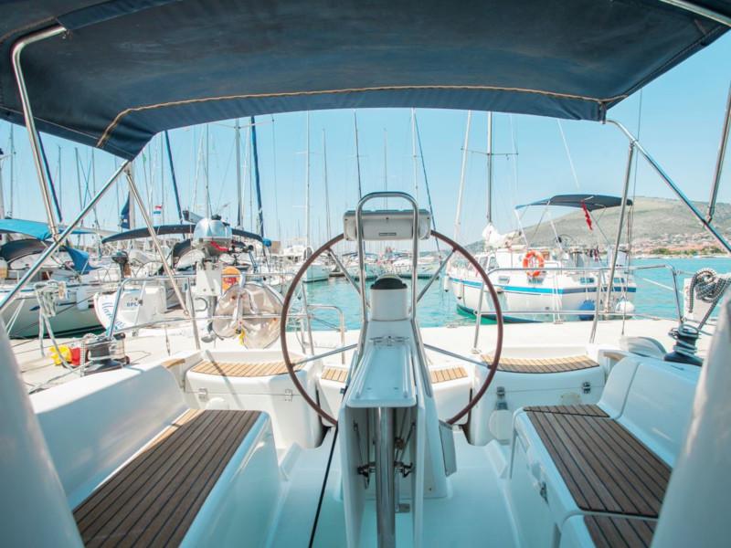 Book yachts online - sailboat - Sun Odyssey 36i REFIT 2019 - BLUE DIAMOND C.SA - rent