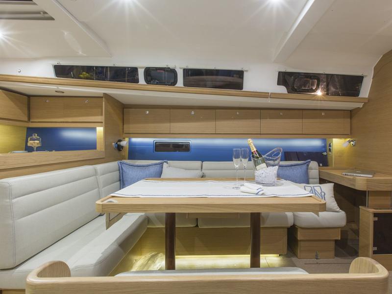 Book yachts online - sailboat - Dufour 460 Grand Large - Avior - rent