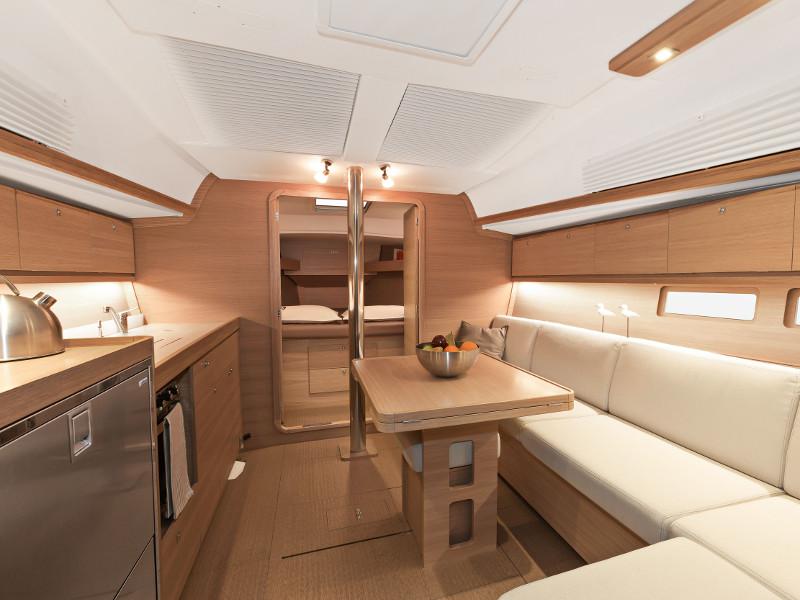 Book yachts online - sailboat - Dufour 382 Grand Large - PETAR PAN 2018 - rent