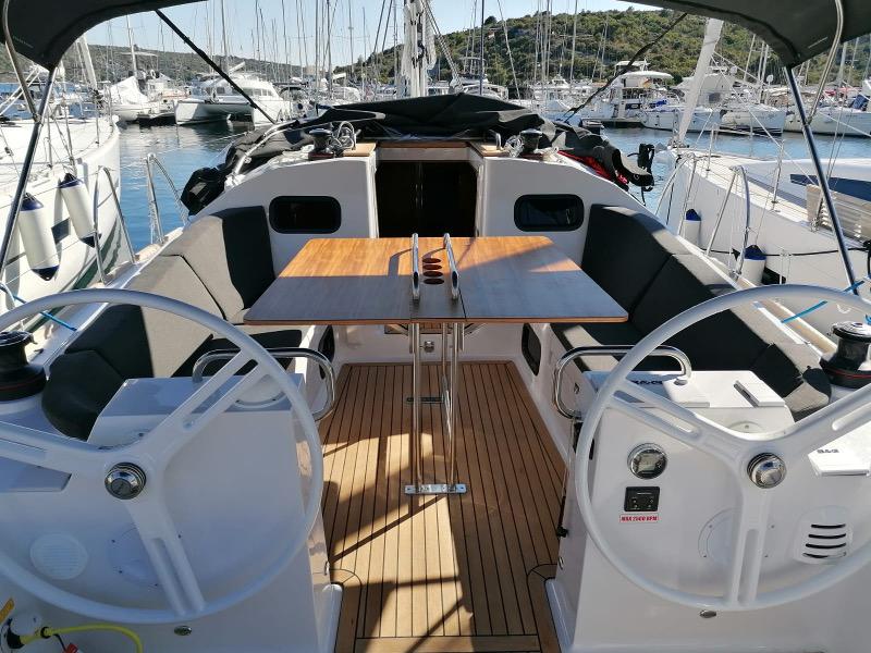 Book yachts online - sailboat - Elan 40.1 - TOP SECRET new 2020 - rent