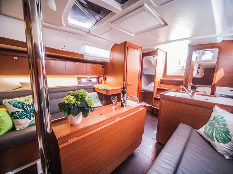 Book yachts online - sailboat - Dufour 350 Grand Large - RONJA 2017 - rent