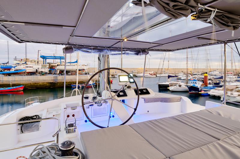 Book yachts online - catamaran - Lagoon 52F - Neptuno  - rent