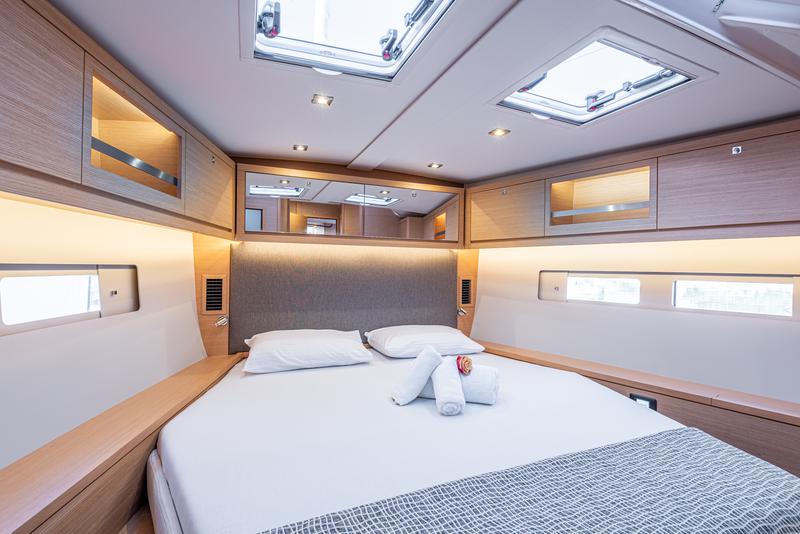 Book yachts online - sailboat - Dufour 530 - PERSEIDE - rent