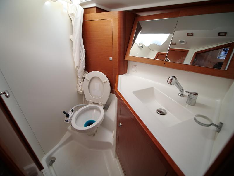 Book yachts online - sailboat - Oceanis 45 - Bella - rent
