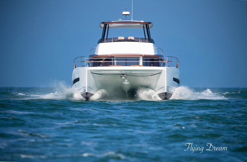 Book yachts online - powercatamaran - Bali 4.3 MY - Flying Dream  - rent