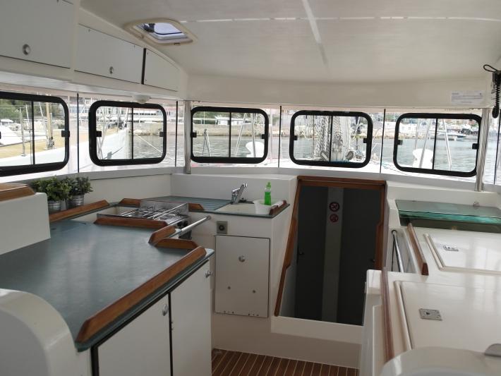 Book yachts online - sailboat - Dufour Atoll 6 - Nephele - rent