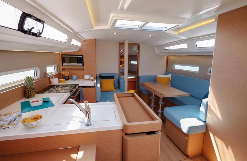 Book yachts online - sailboat - Sun Odyssey 410 - Intrepida - rent