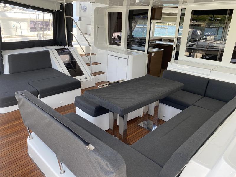 Book yachts online - catamaran - Lagoon 52F (5 cab) - Naka (GND) - rent