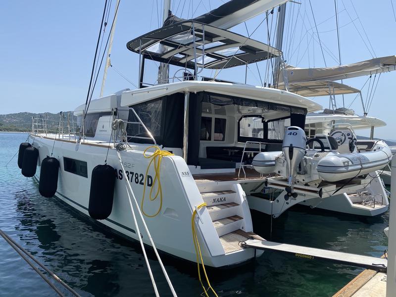 Book yachts online - catamaran - Lagoon 52F (5 cab) - Naka (GND) - rent
