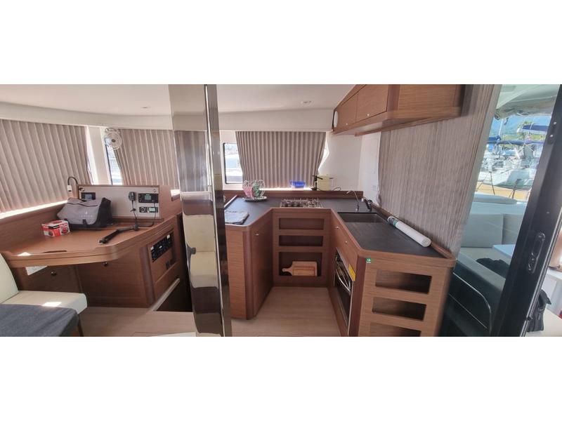 Book yachts online - catamaran - Lagoon 42 - Gamma Leonis - rent
