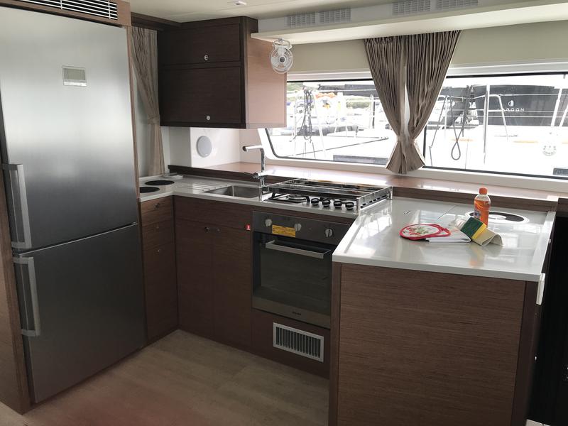 Book yachts online - catamaran - Lagoon 52F - 6 cab - Dugongo II (TOR) (6 cab + 1 crew) (A/C, WM, Generator, Inverter, Tender Lift) - rent