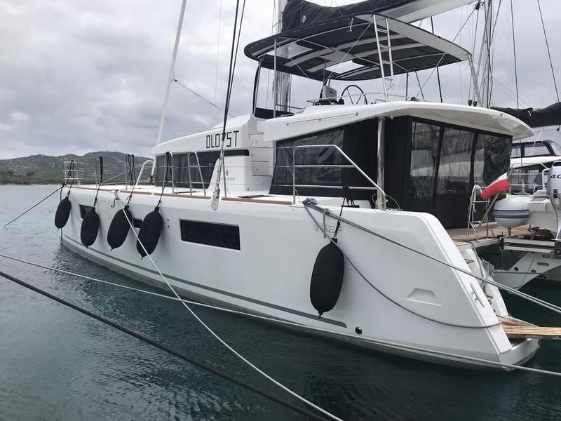 Book yachts online - catamaran - Lagoon 52F - 6 cab - Dugongo II (PTP)(6 cab + 1 crew) (A/C, WM, Generator, Inverter, Tender Lift) - rent