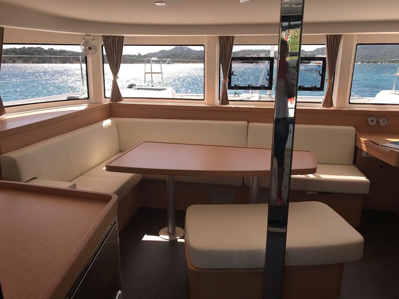 Book yachts online - catamaran - Lagoon 42 - Copernicus (A/C, WM, Generator, Inverter) - rent