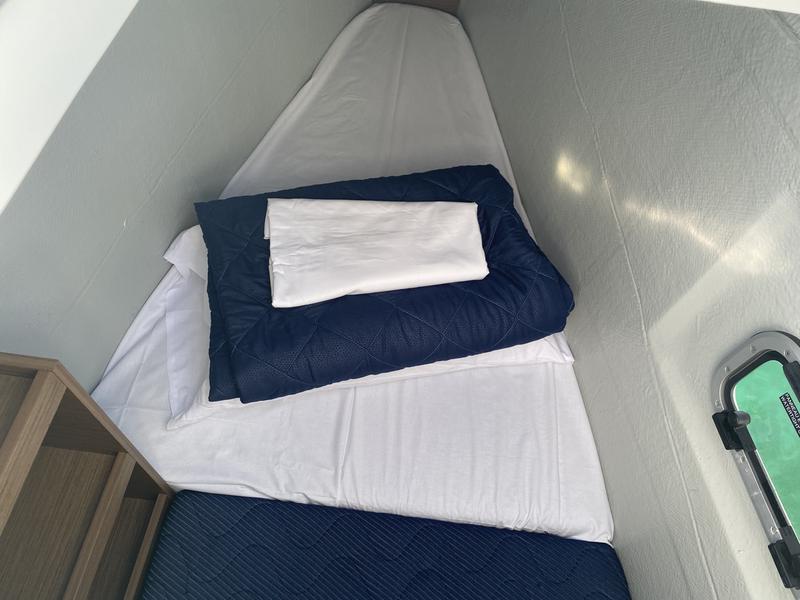 Book yachts online - catamaran - Lagoon 42 - Diadema (A/C, WM, Generator, Inverter) - rent