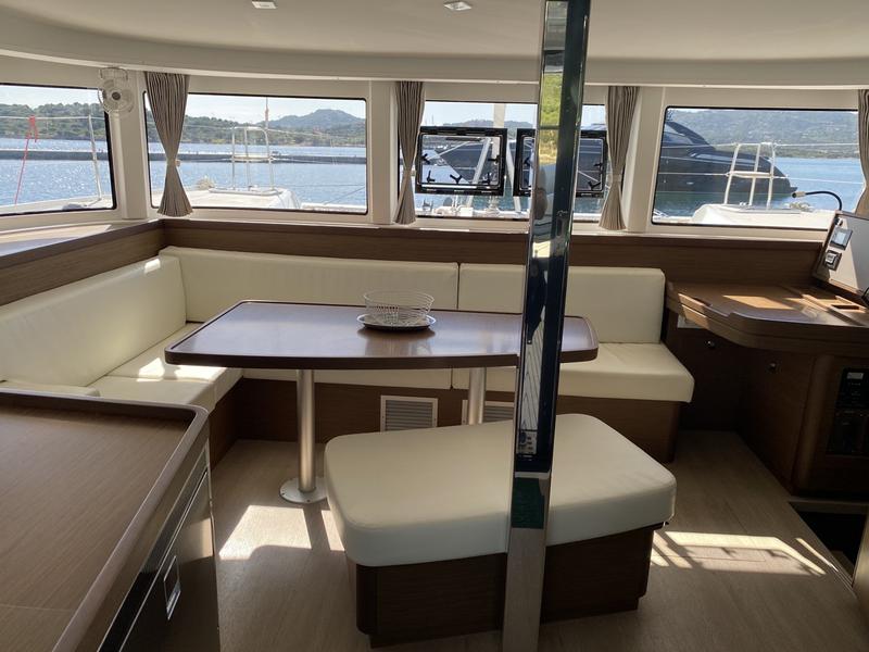 Book yachts online - catamaran - Lagoon 42 - Diadema (A/C, WM, Generator, Inverter) - rent