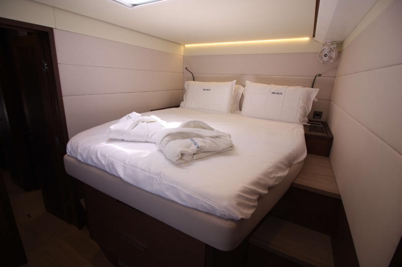 Book yachts online - catamaran - Lagoon 620 (10+3) - The Sun (TOR) (5 cab + 3 crew) (AC, WM, Generator, Inverter, Tender Lift) - rent
