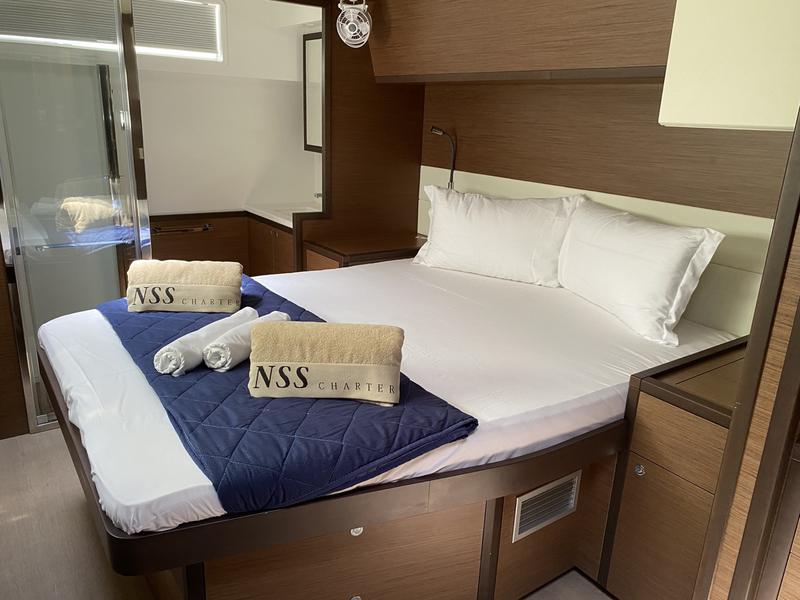 Book yachts online - catamaran - Lagoon 52F (5 cab) - Naka (SXM) - rent