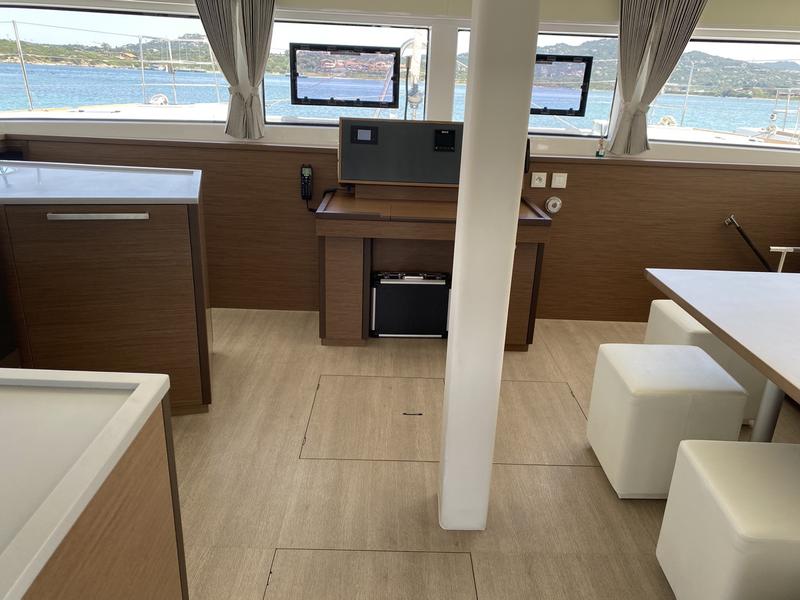 Book yachts online - catamaran - Lagoon 52F (5 cab) - Naka (MAR) - rent
