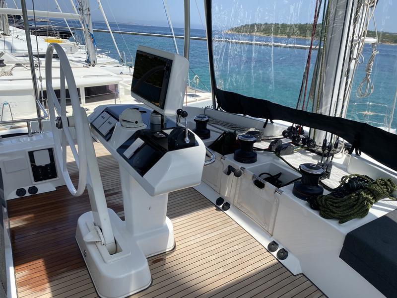Book yachts online - catamaran - Lagoon 52F (5 cab) - Naka (PTP)  - rent