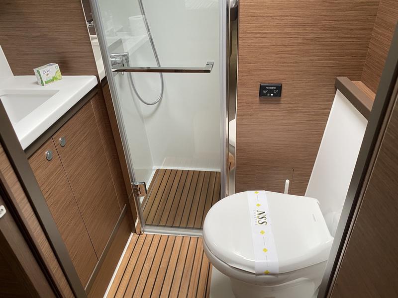 Book yachts online - catamaran - Lagoon 52F (5 cab) - Big Daddy - rent