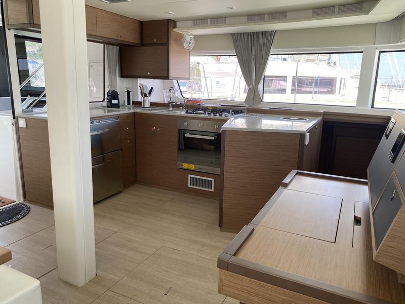 Book yachts online - catamaran - Lagoon 52F (5 cab) - Naka (A/C, WM, Generator, Inverter, Tender Lift) - rent