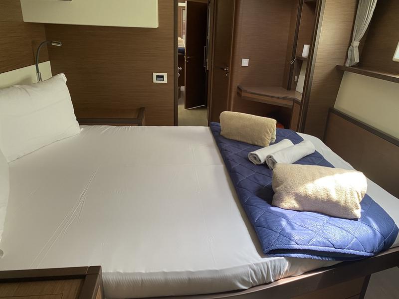 Book yachts online - catamaran - Lagoon 52F (5 cab) - Naka (A/C, WM, Generator, Inverter, Tender Lift) - rent