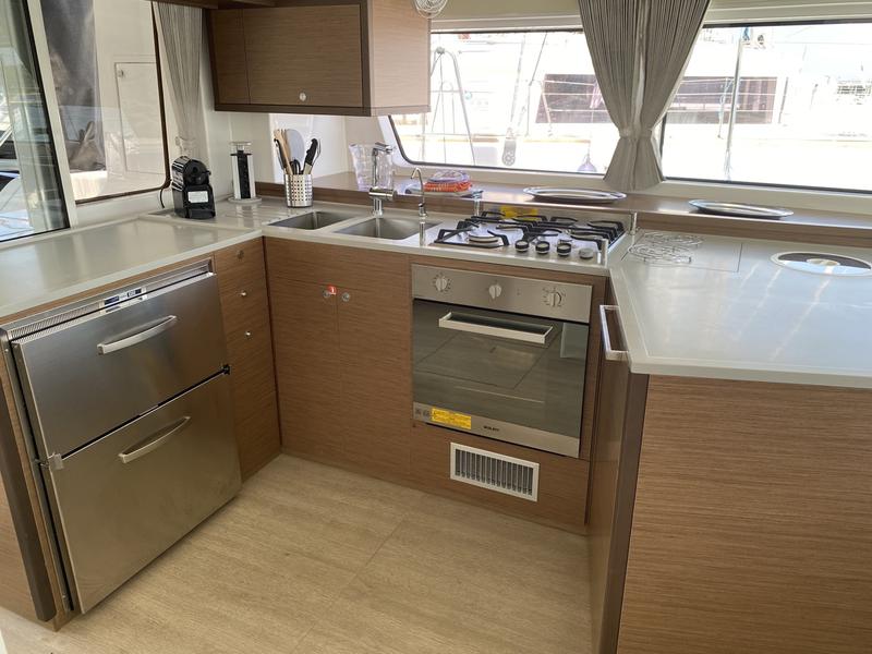 Book yachts online - catamaran - Lagoon 52F (5 cab) - Naka (A/C, WM, Generator, Inverter, Tender Lift) - rent