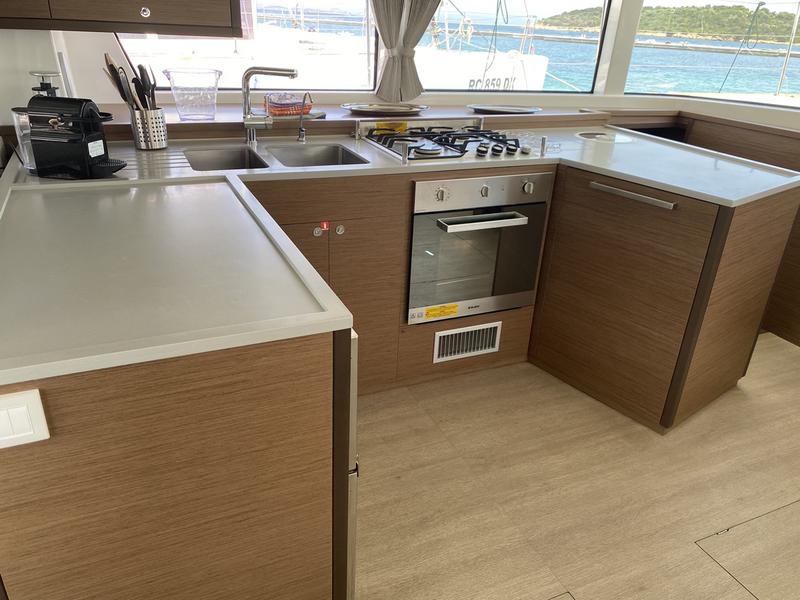 Book yachts online - catamaran - Lagoon 52F (5 cab) - Naka (A/C, WM, Generator, Inverter, Tender Lift) - rent