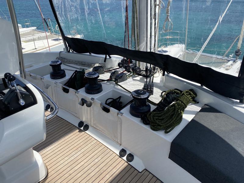 Book yachts online - catamaran - Lagoon 52F (5 cab) - Naka (TOR) - rent