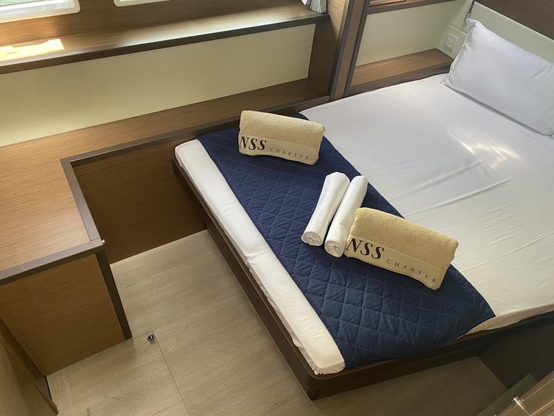 Book yachts online - catamaran - Lagoon 52F (5 cab) - Naka (TOR) - rent