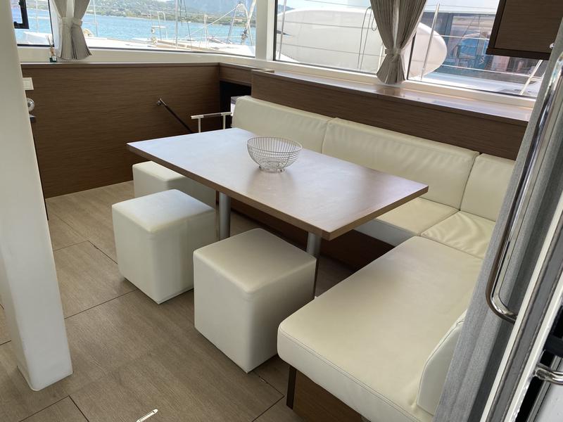 Book yachts online - catamaran - Lagoon 52F (5 cab) - Naka (TOR) - rent