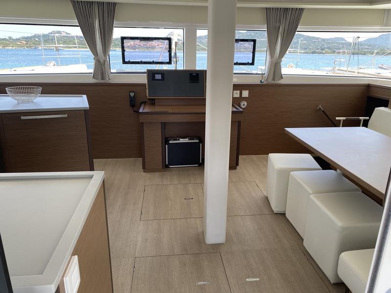 Book yachts online - catamaran - Lagoon 52F (5 cab) - Naka (TOR) - rent