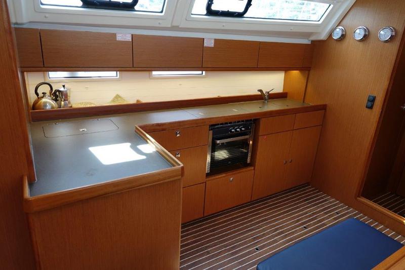Book yachts online - sailboat - Bavaria Cruiser 46 - Dione - rent