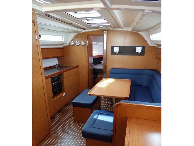 Book yachts online - sailboat - Bavaria Cruiser 41 - Oberon - rent