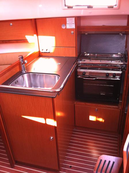 Book yachts online - sailboat - Bavaria Cruiser 32 - Izar - rent
