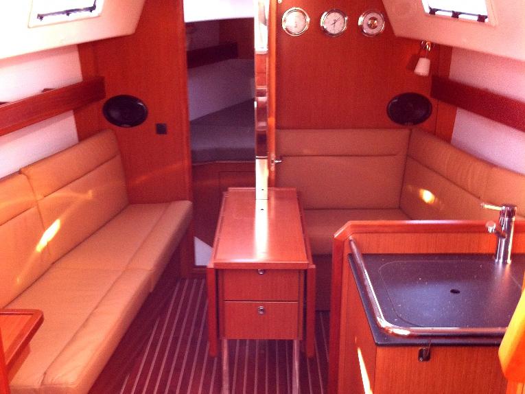 Book yachts online - sailboat - Bavaria Cruiser 32 - Izar - rent