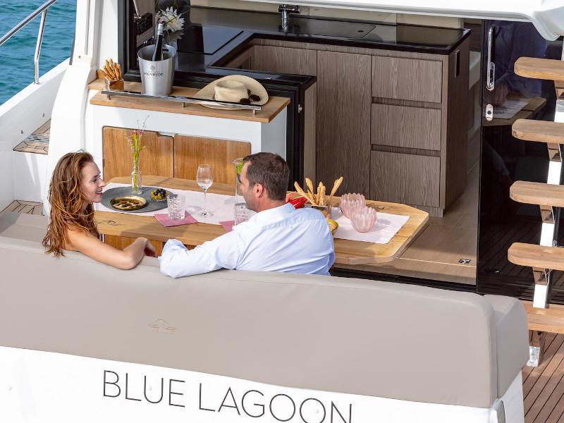 Book yachts online - motorboat - Sealine F 430 - Blue Lagoon II  - rent