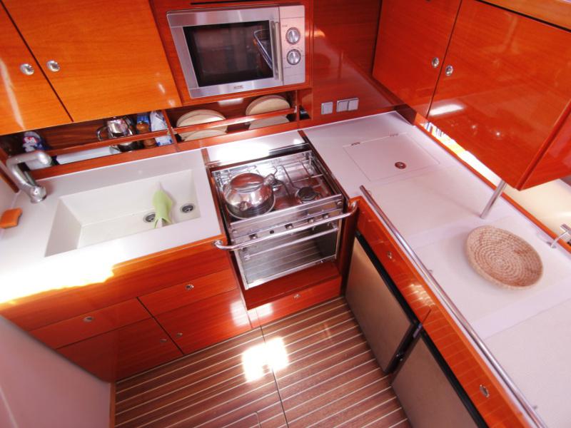 Book yachts online - sailboat - Hanse 531 - Aurelia - rent