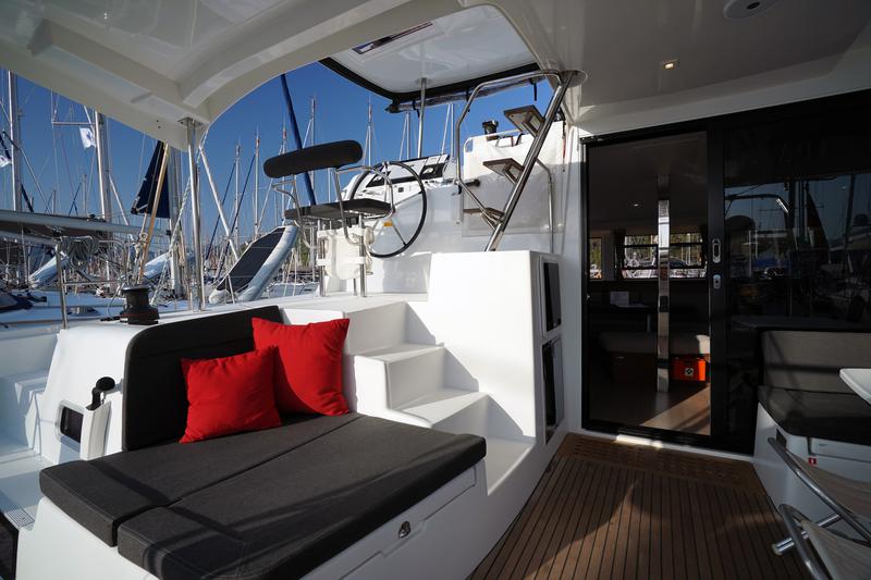 Book yachts online - catamaran - Lagoon 42 - Little Dream - rent