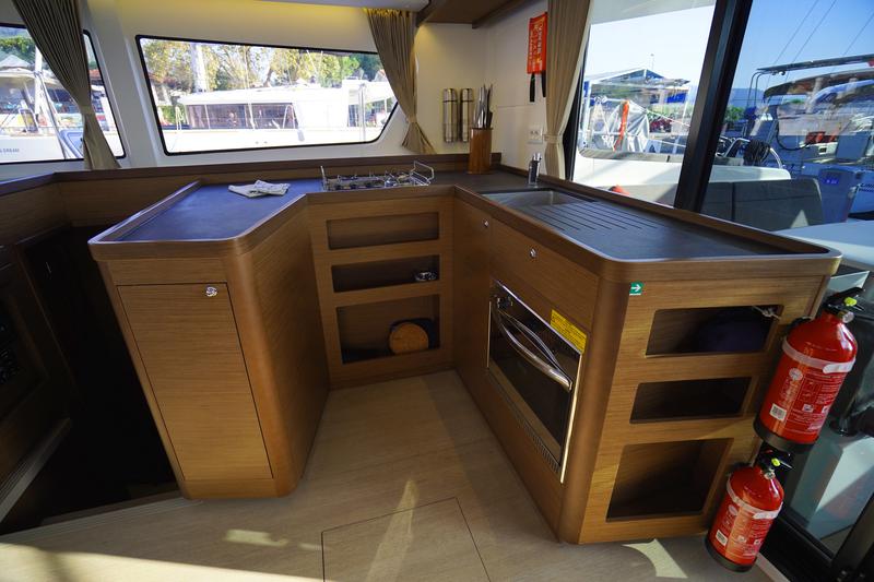 Book yachts online - catamaran - Lagoon 42 - Little Dream - rent