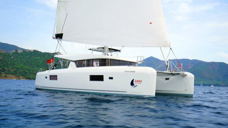 Book yachts online - catamaran - Lagoon 42 - Little Dream - rent