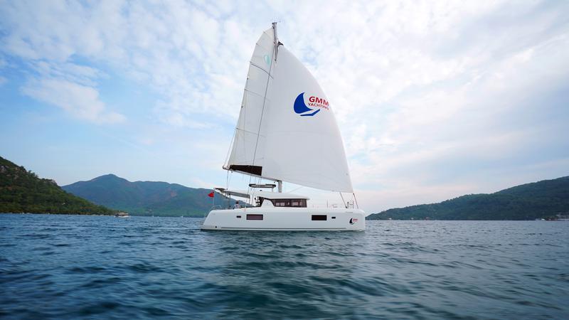 Book yachts online - catamaran - Lagoon 42 - Little Dream - rent