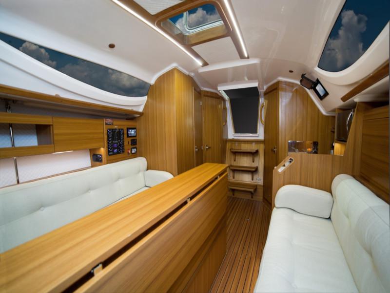 Book yachts online - sailboat - Maxus 33.1 RS Prestige - MIDNIGHT SUN - rent